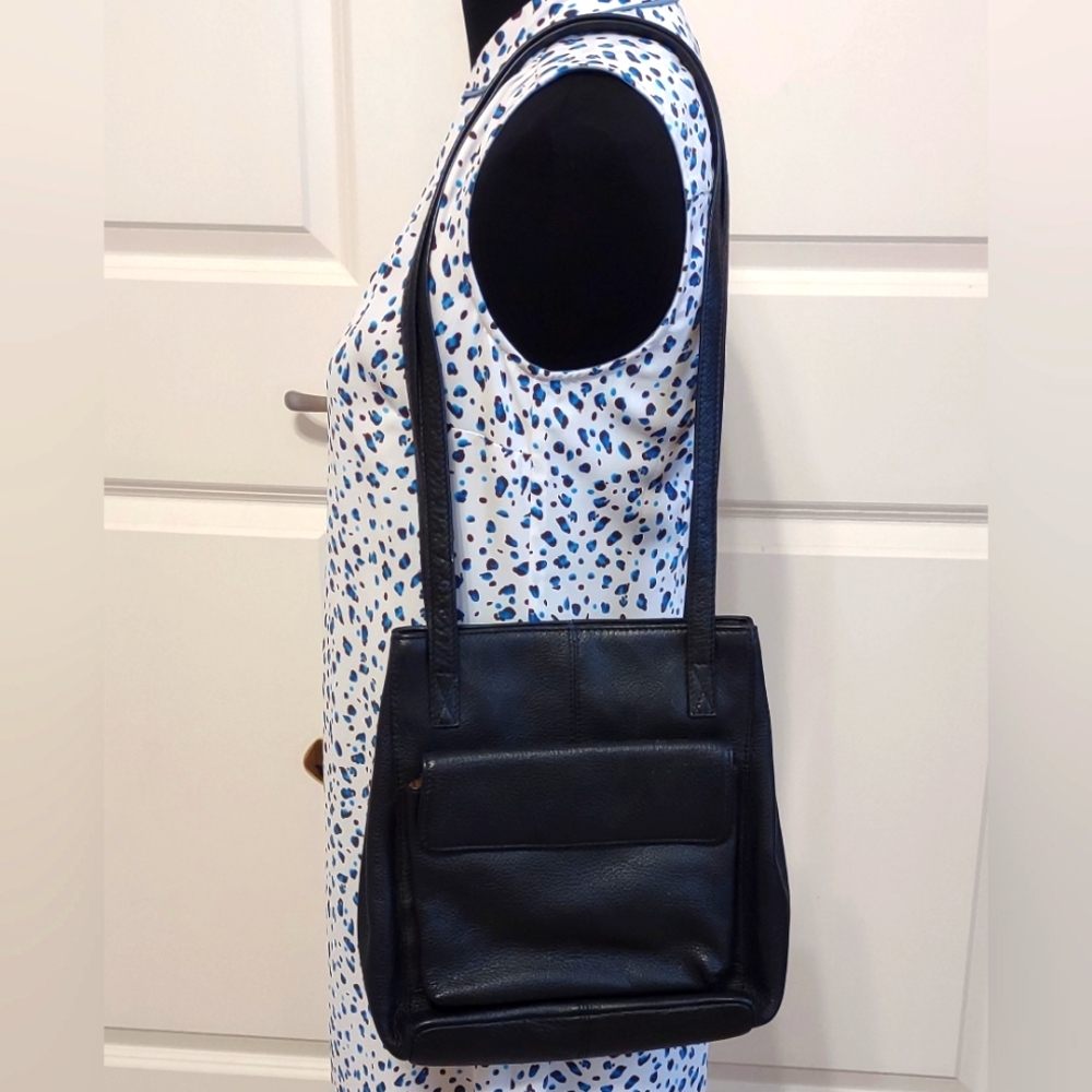 Black Leather HOBO Shoulder Bag EUC